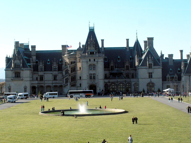 Biltmore Estate with fountain
