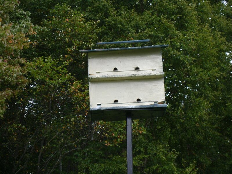 Birdhouse on Pole — Green