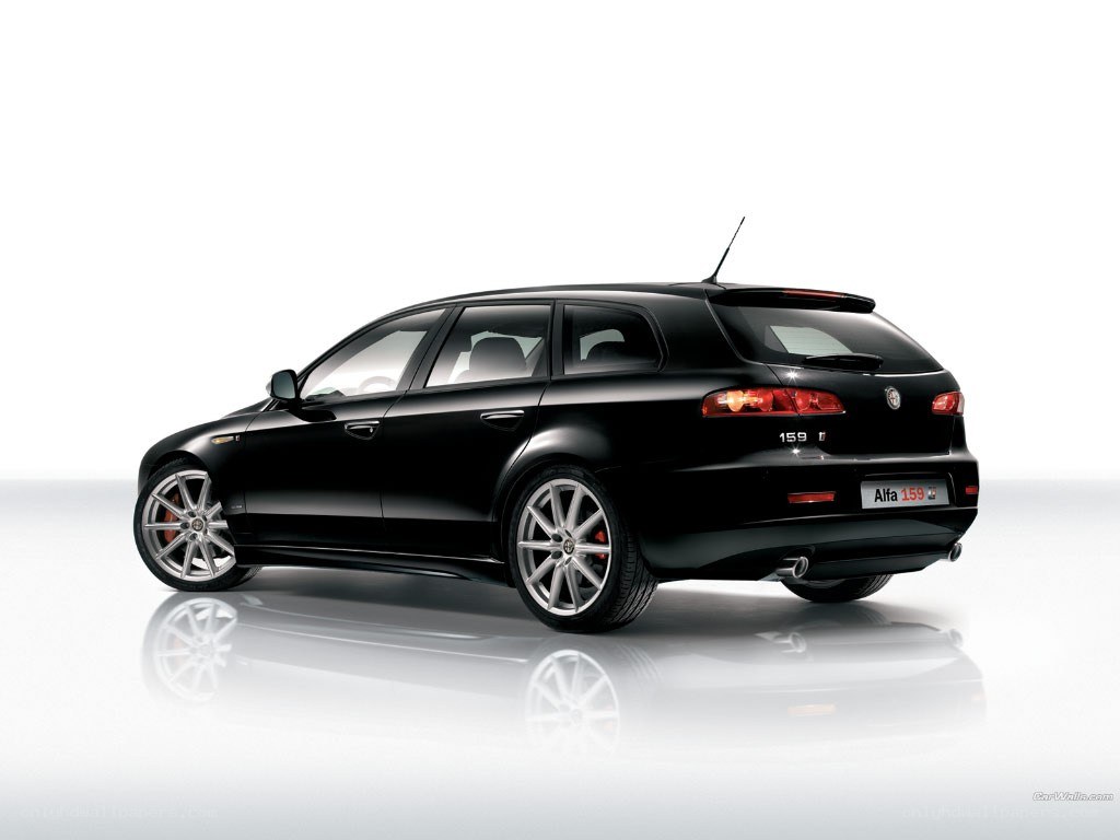 black alfa romeo 159 station wagon