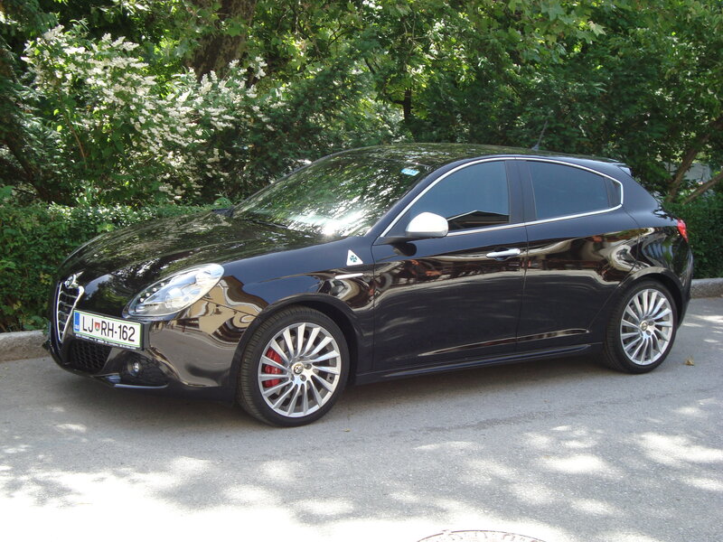 Black Alfa Romeo Giulietta — Calm