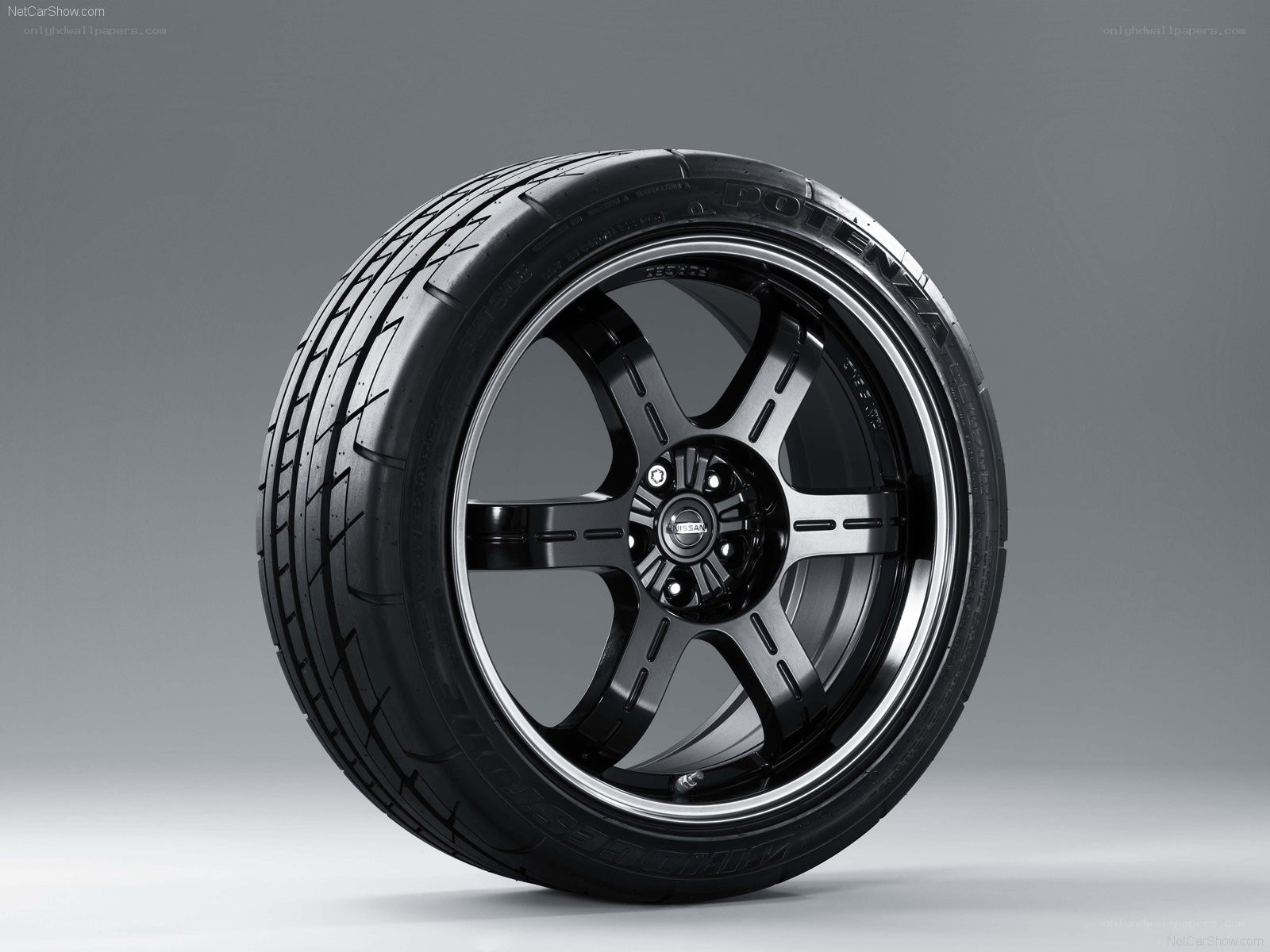 black alloy wheel with tire