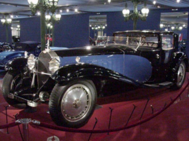 Black and Blue Vintage Car — Formal