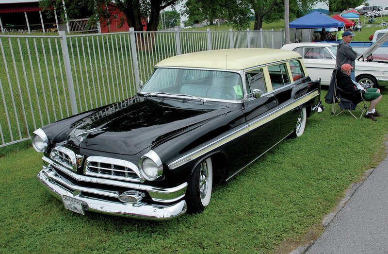 Black and Cream Station Wagon