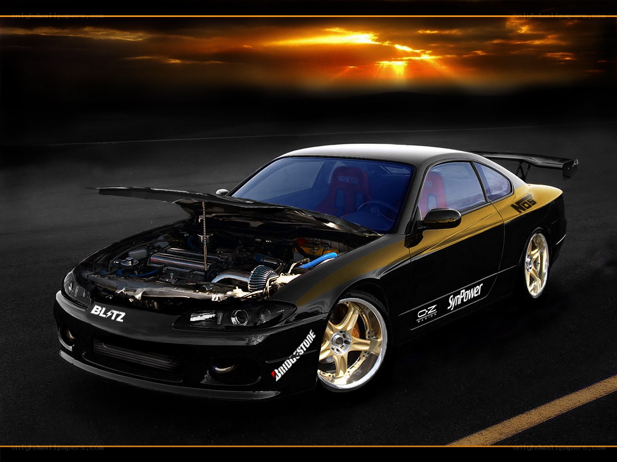 black and gold drift car