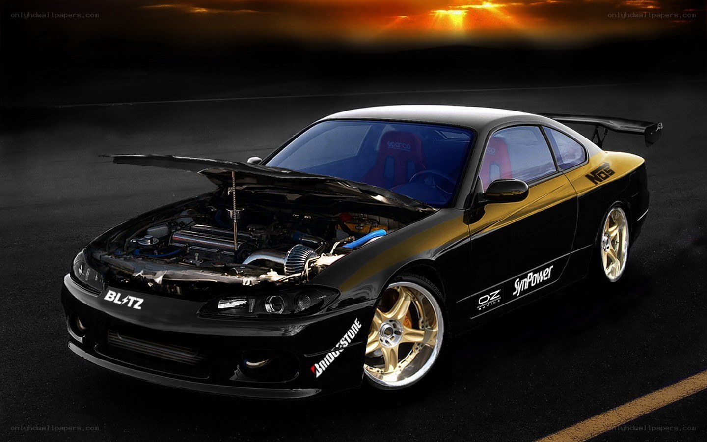 black and gold drift car