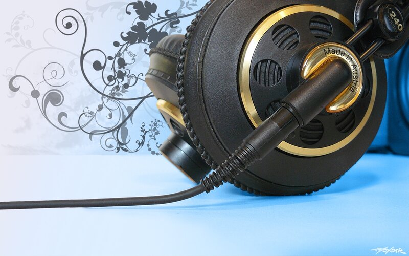 Black and Gold Headphones — Clean