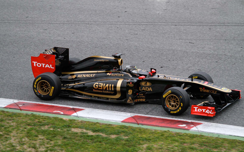 Black and Gold Race Car — Dynamic