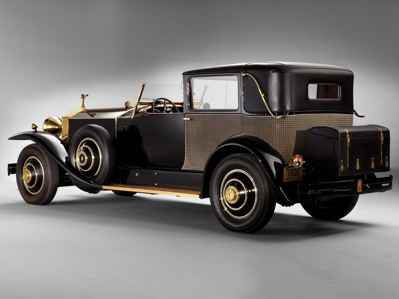 Black and gold vintage Rolls-Royce