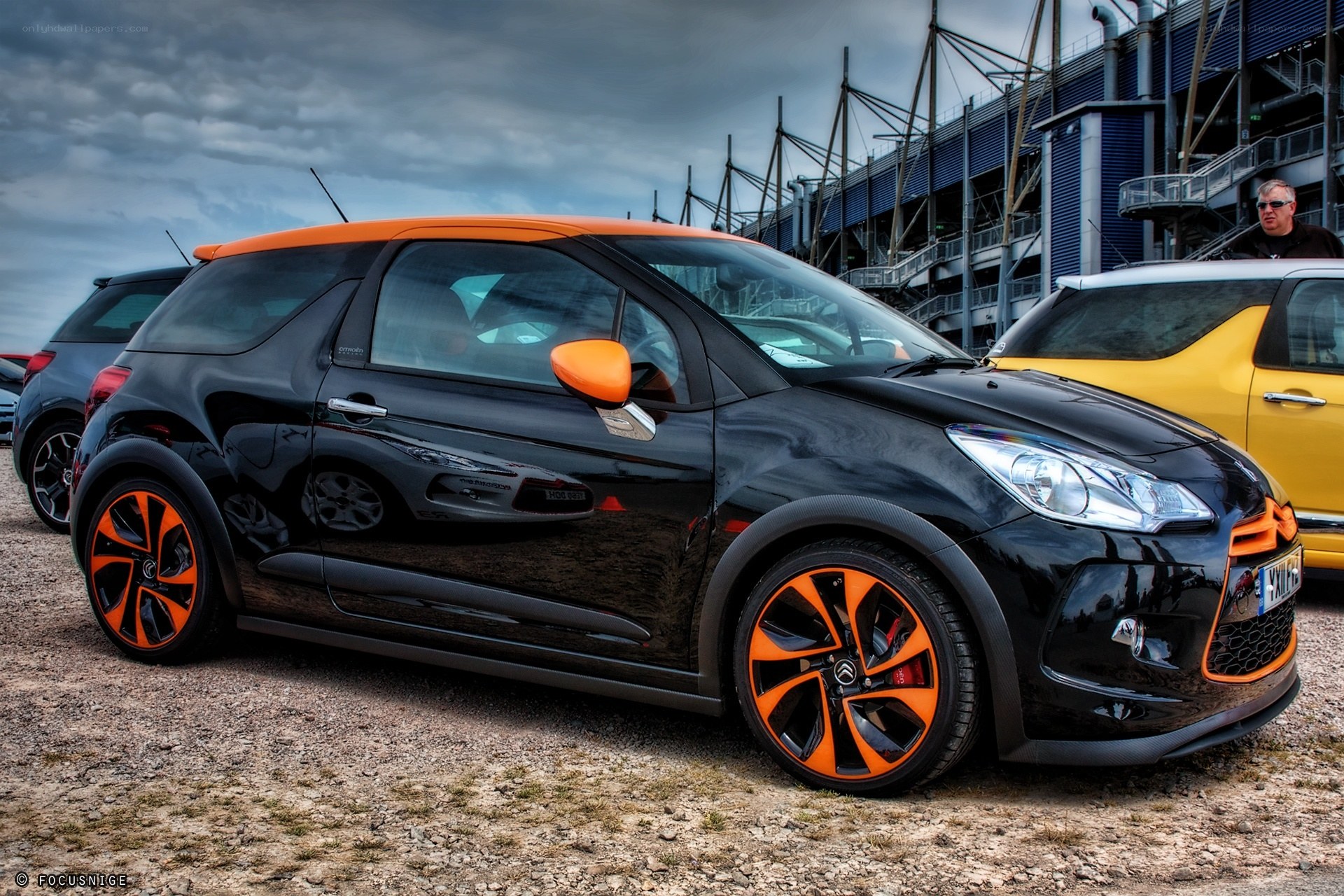 Black and orange Citroën DS3