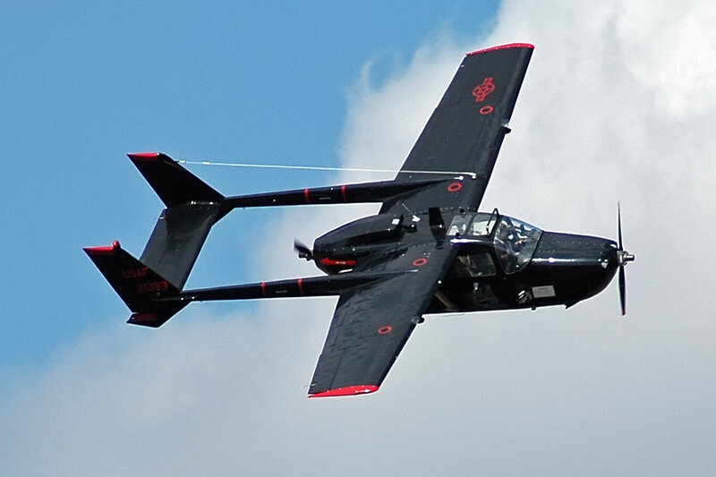 Black and Red Airplane — Dynamic
