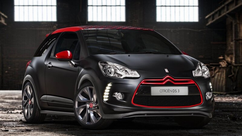 Black and red Citroën DS3