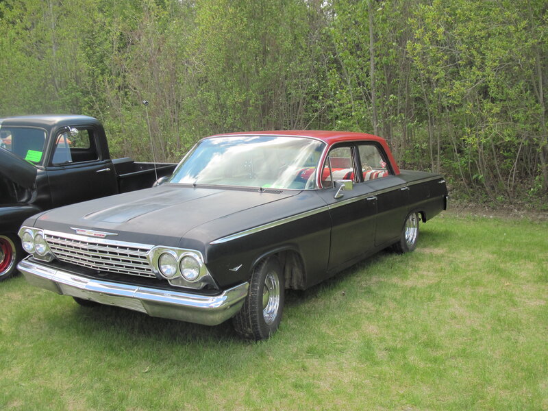 Black and Red Classic Car — Calm, Summer