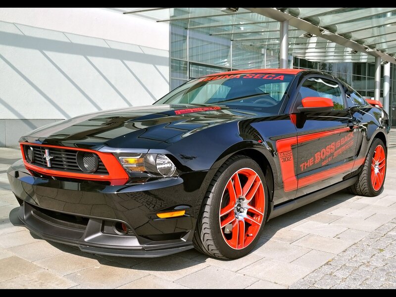 Black and red Ford Mustang Boss 302