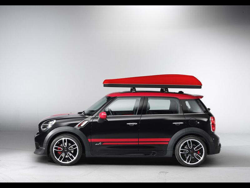 Black and red MINI Countryman