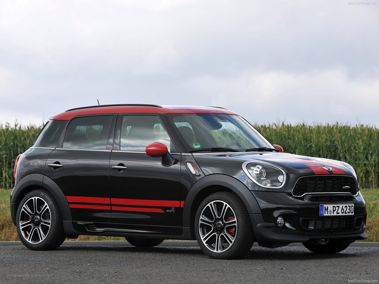 Black and red MINI Countryman