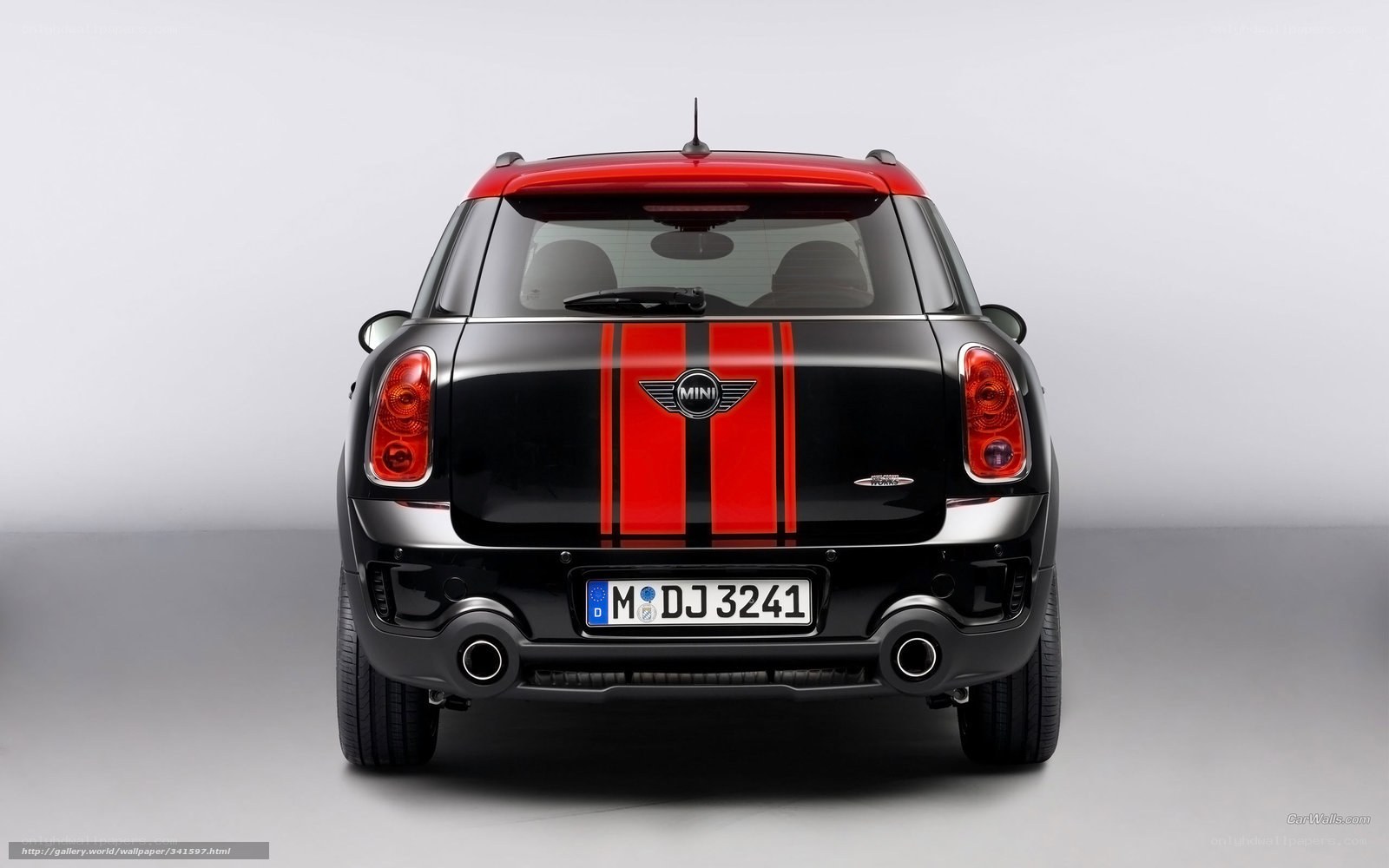 Black and red MINI Countryman