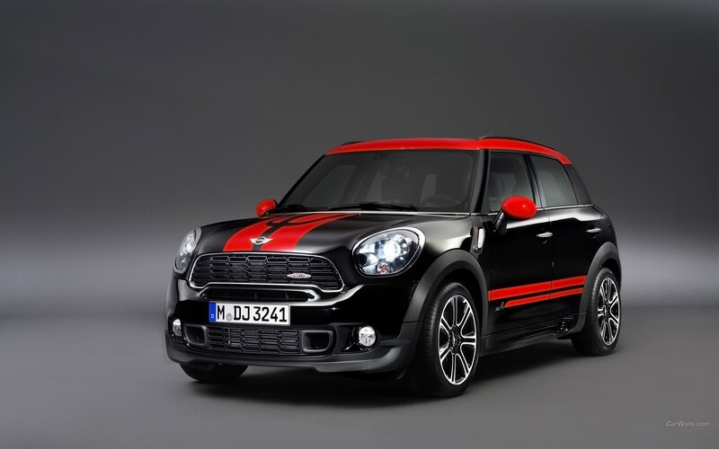 Black and red MINI Countryman