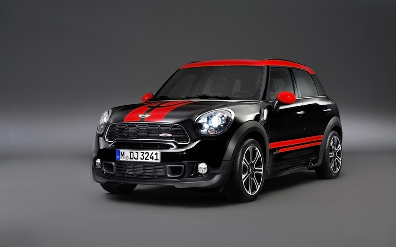 Black and red MINI Countryman