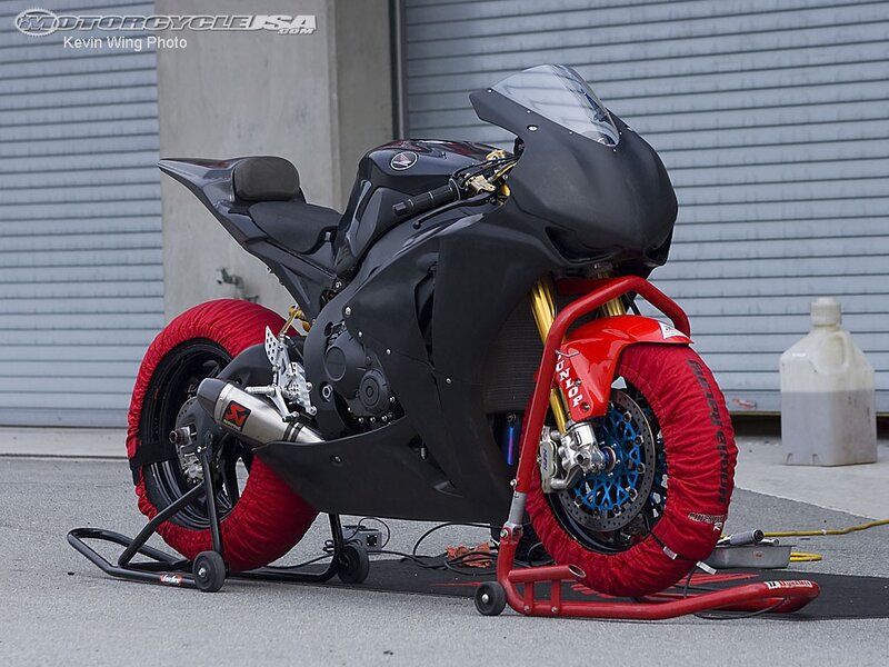 black and red race motorcycle