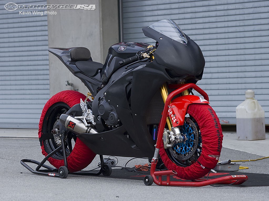 black and red race motorcycle