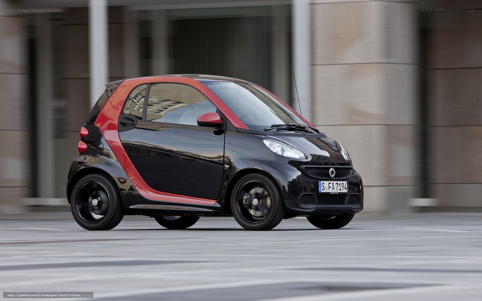 Black and red smart car