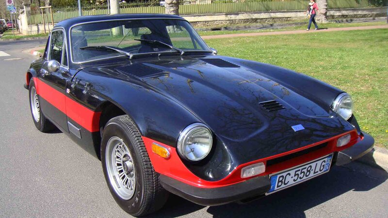 Black and Red Sports Car — Calm