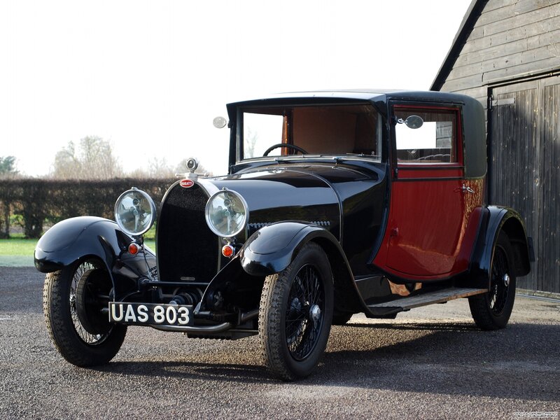Black and red vintage Bugatti car