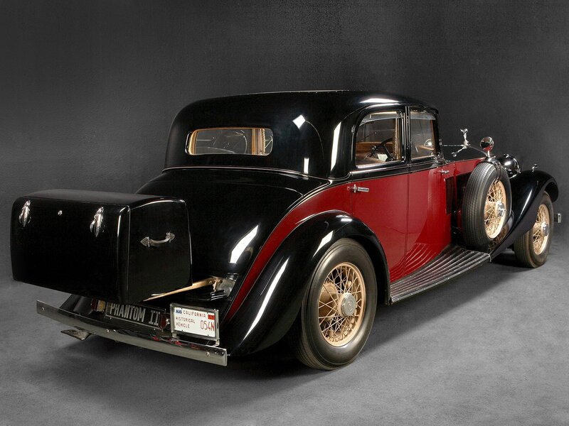 Black and Red Vintage Car — Dramatic, Photograph