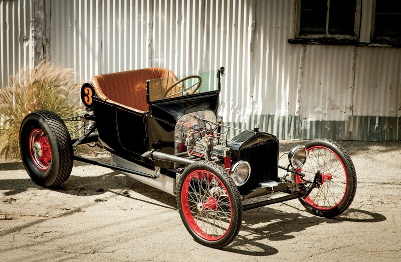 Black and Red Vintage Car — Dramatic