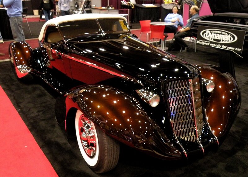 Black and Red Vintage Car — Showroom