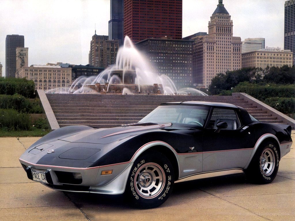 Black and silver Corvette in Chicago