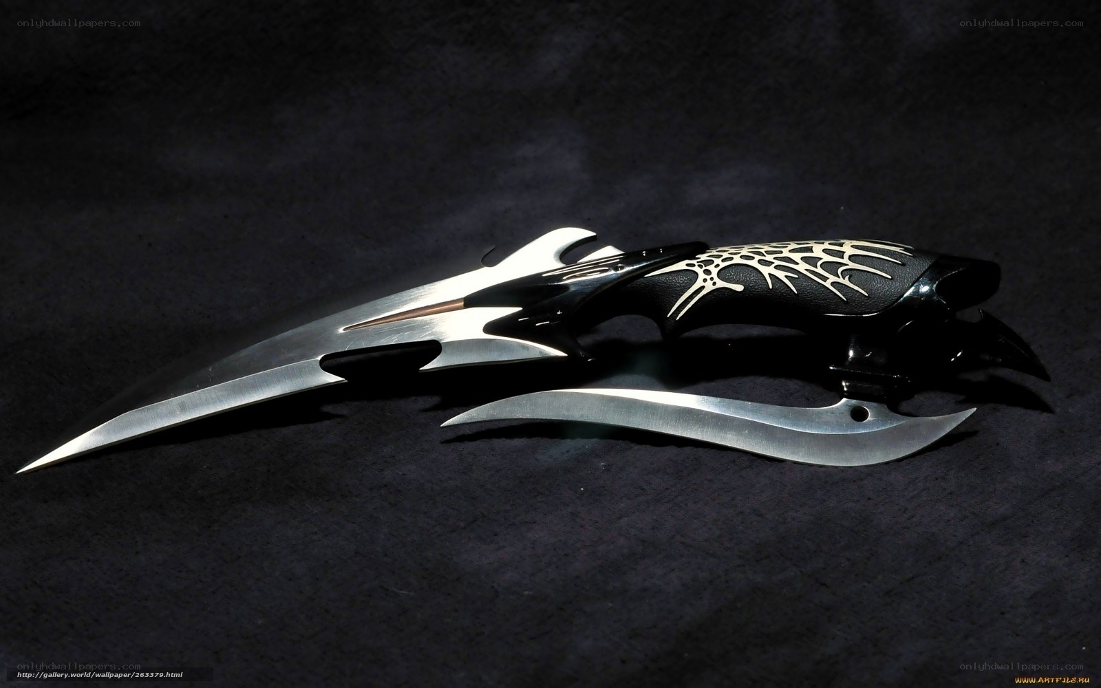 black and silver knife