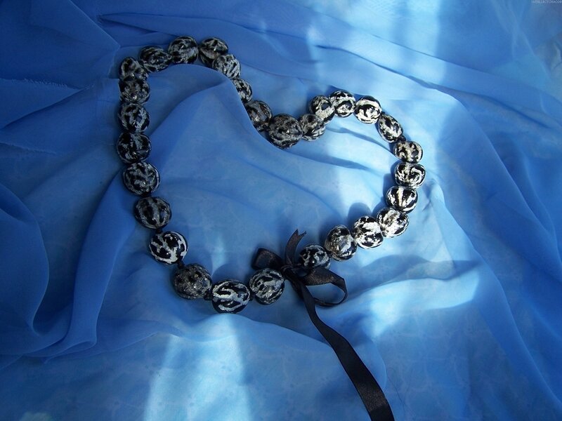 Black and White Beaded Necklace — Blue