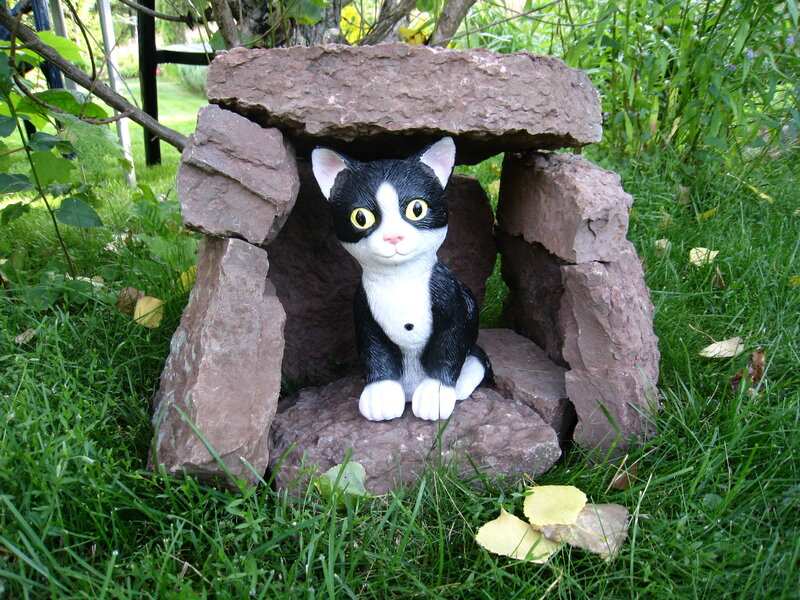 Black and White Cat Statue