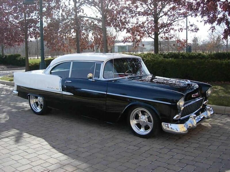 Black and White Classic Car — Calm, Autumn