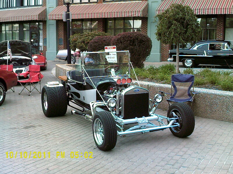 Black and White Hot Rod — Calm
