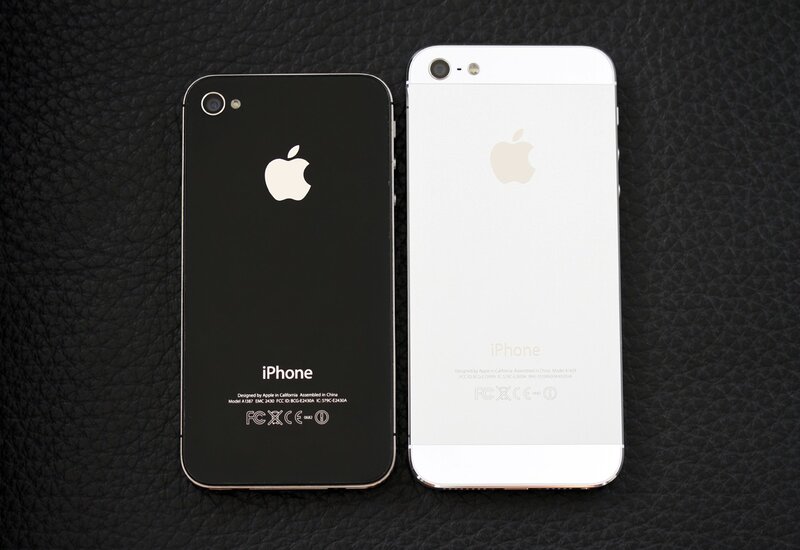Black and white iPhone 4S models