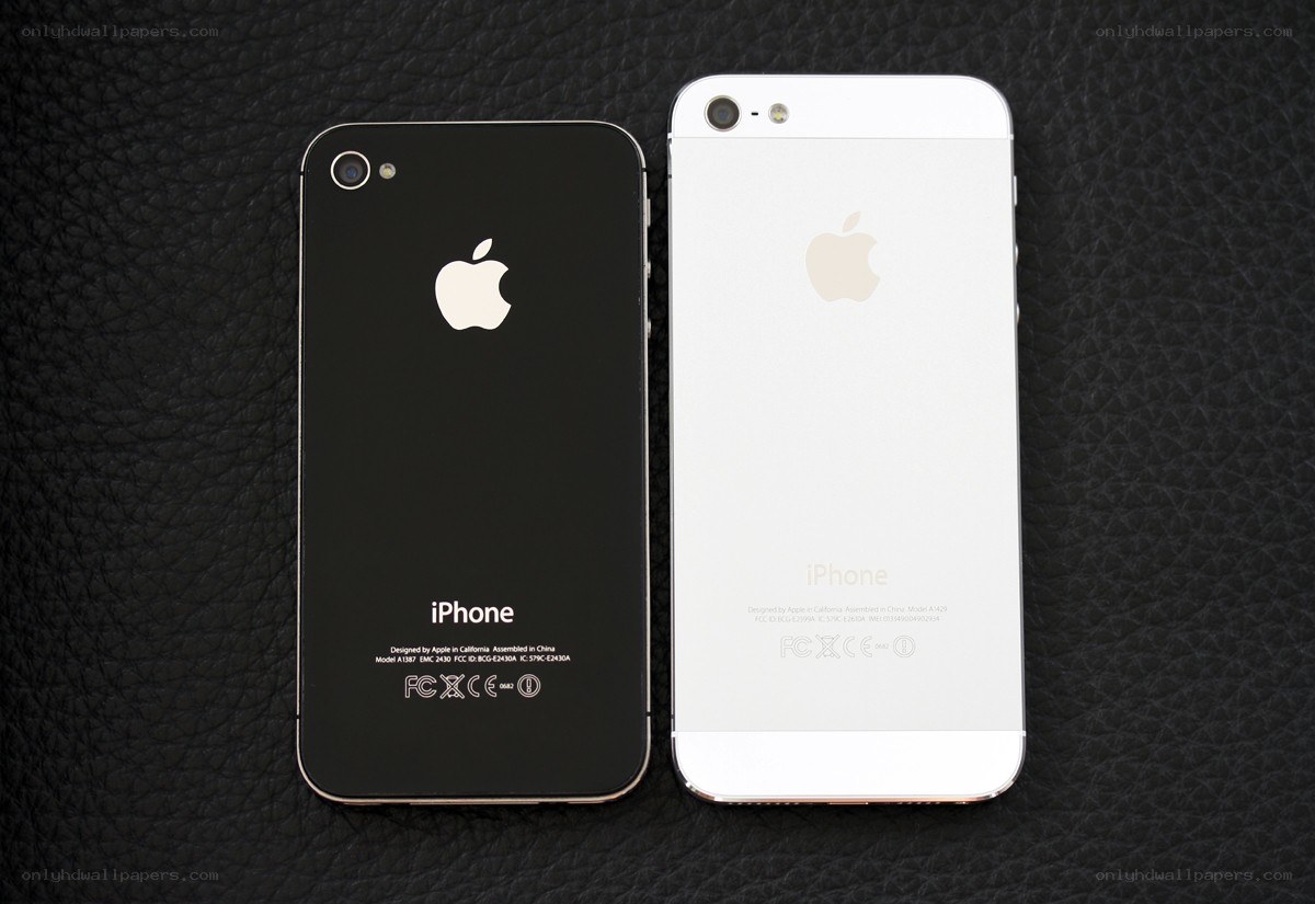 Black and white iPhone 4S models