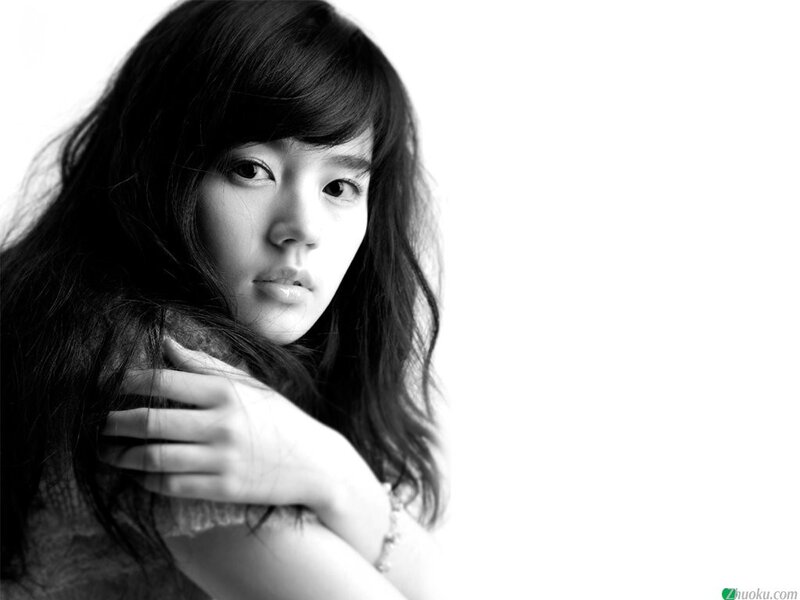 black and white portrait of woman