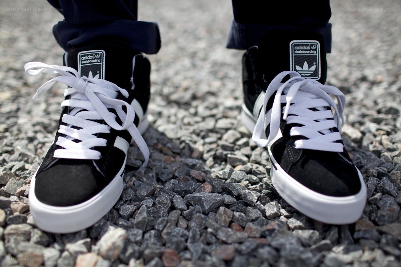 black and white skate shoes