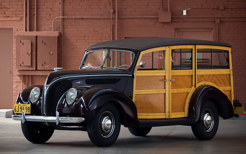Black and Wood Station Wagon — Calm, Photograph, Brick Wall