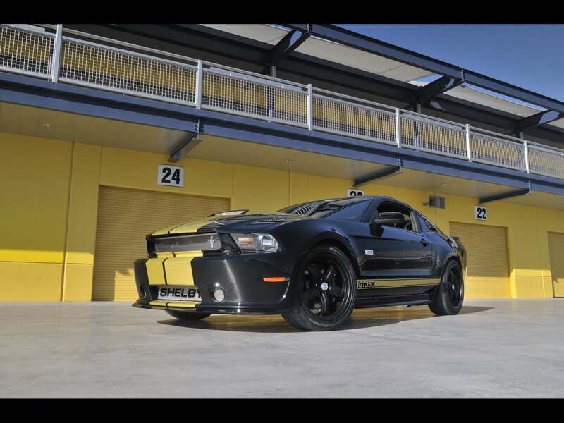 Black and yellow Shelby GT350
