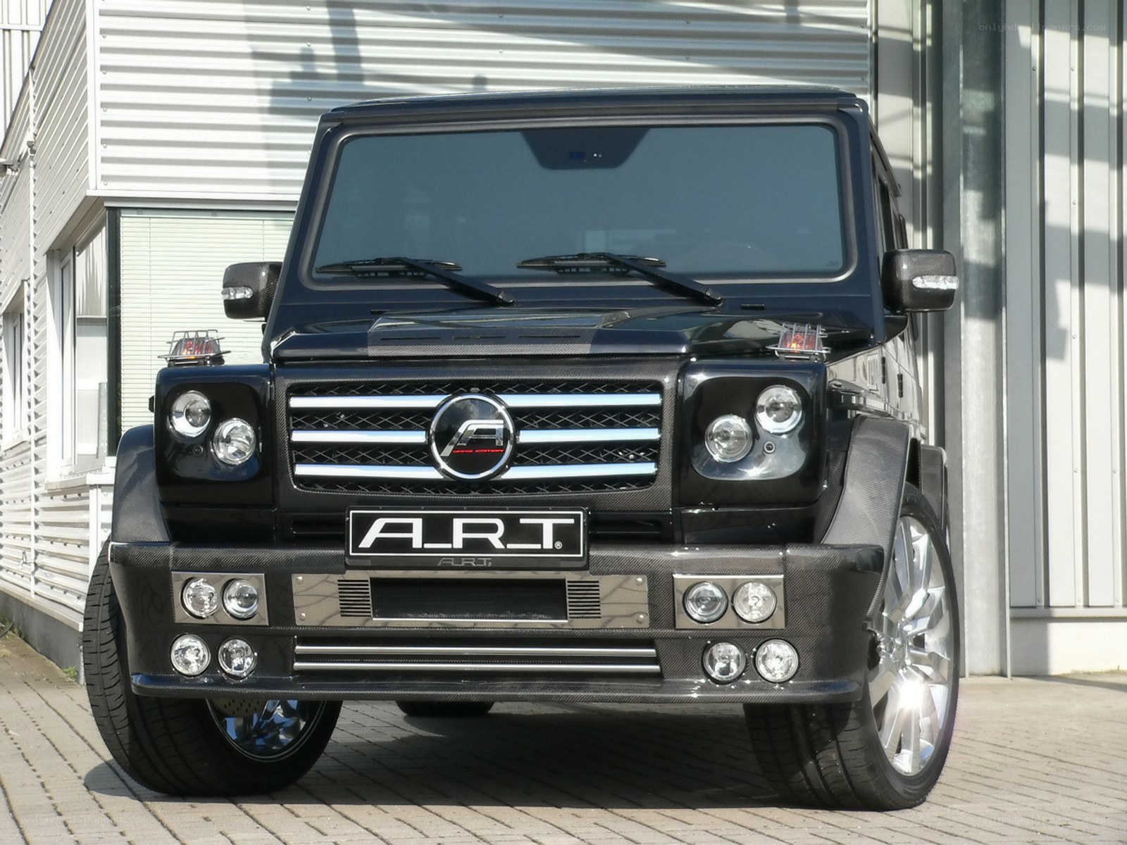 black art-modified g-wagon