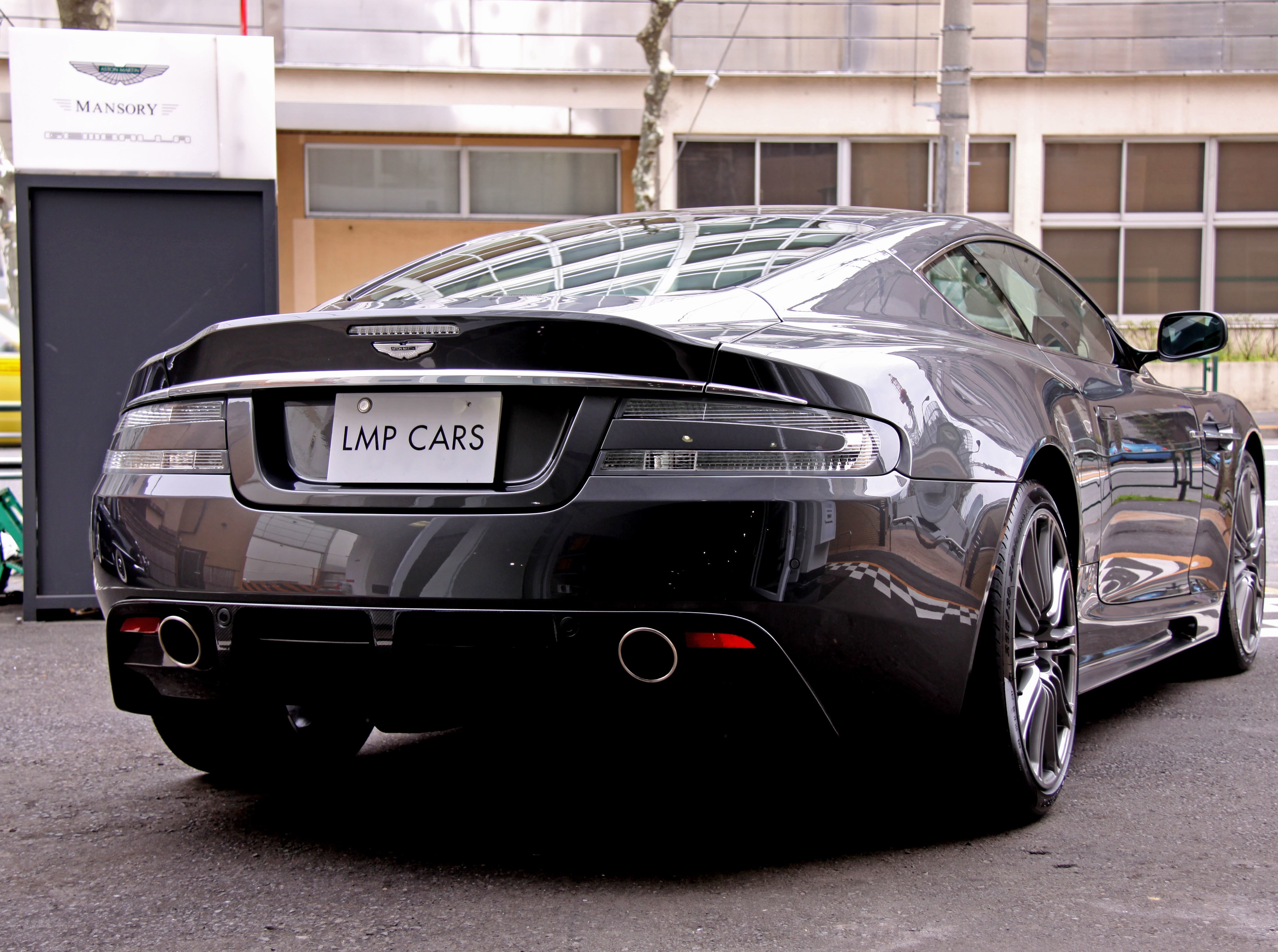 Black Aston Martin DBS