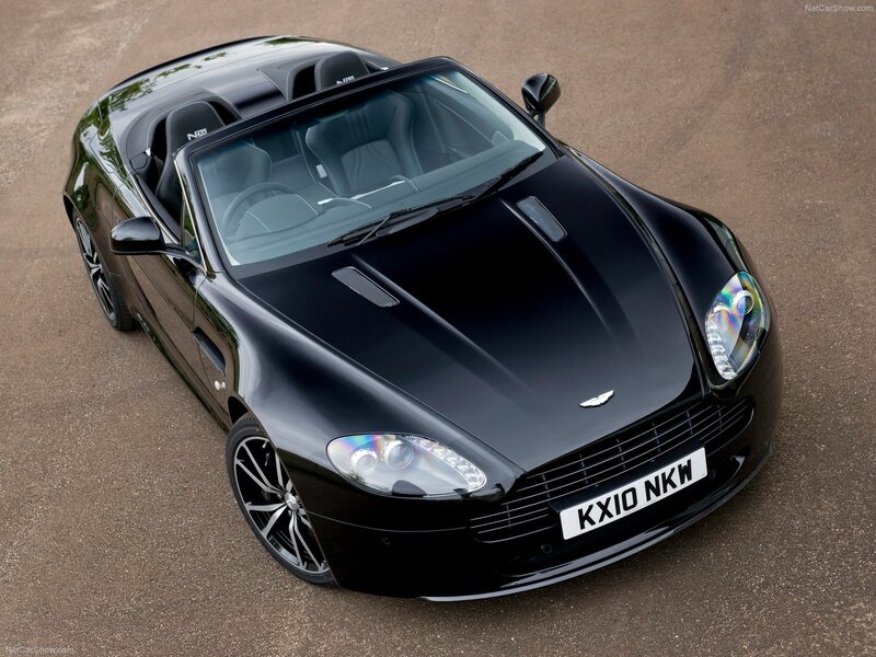 Black Aston Martin V8 Vantage Roadster