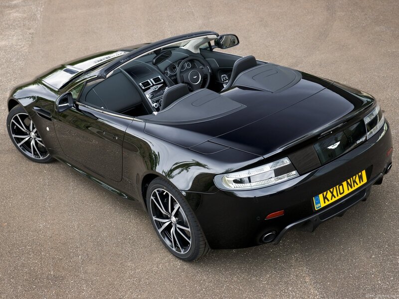 Black Aston Martin V8 Vantage Roadster