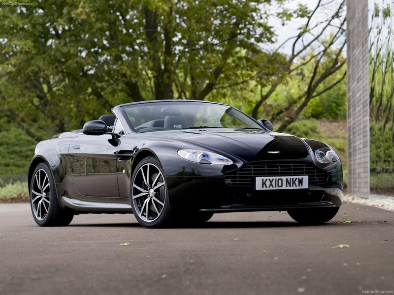 Black Aston Martin V8 Vantage Roadster
