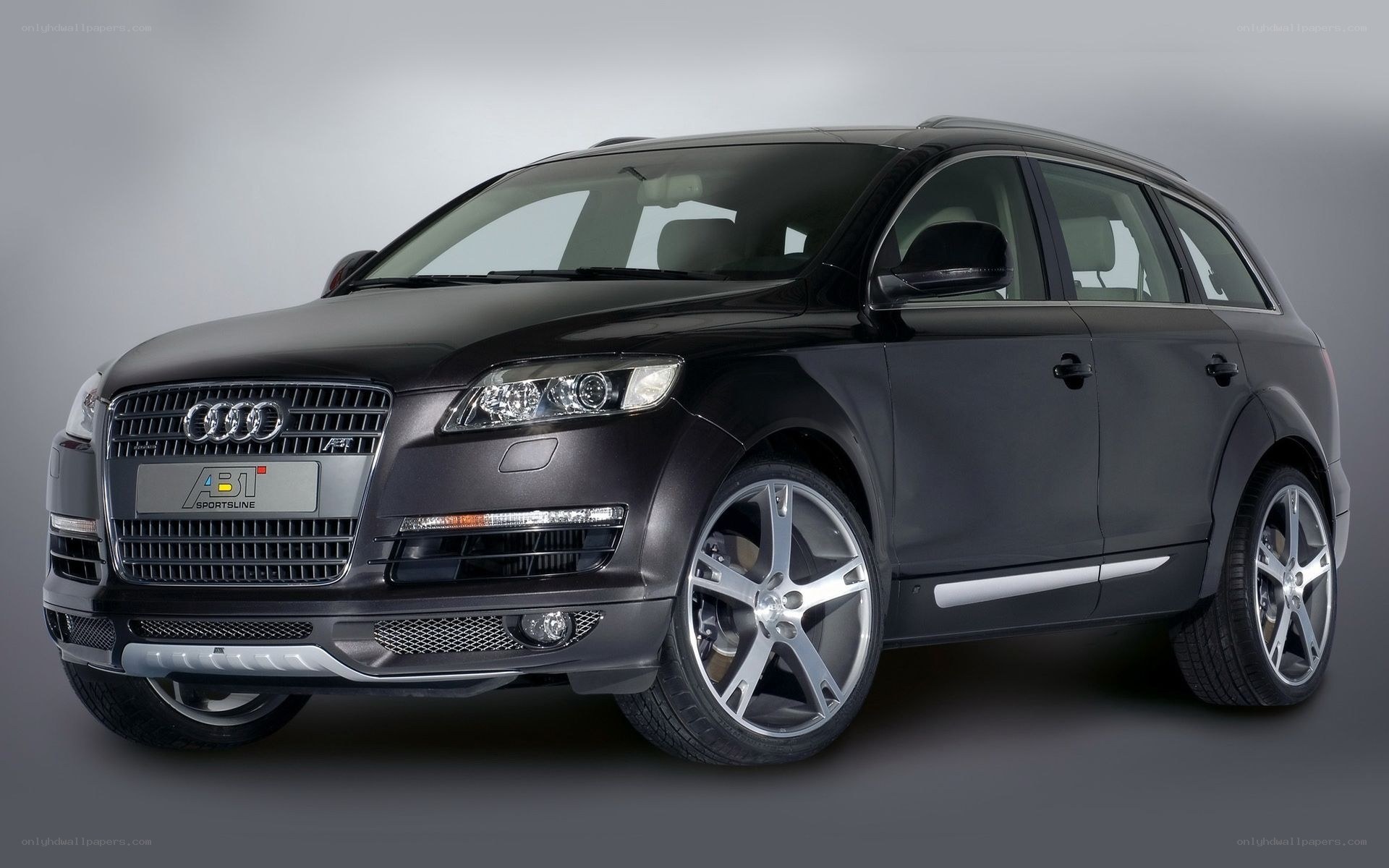 black audi q7 suv