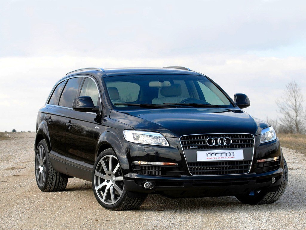 Black Audi Q7 SUV