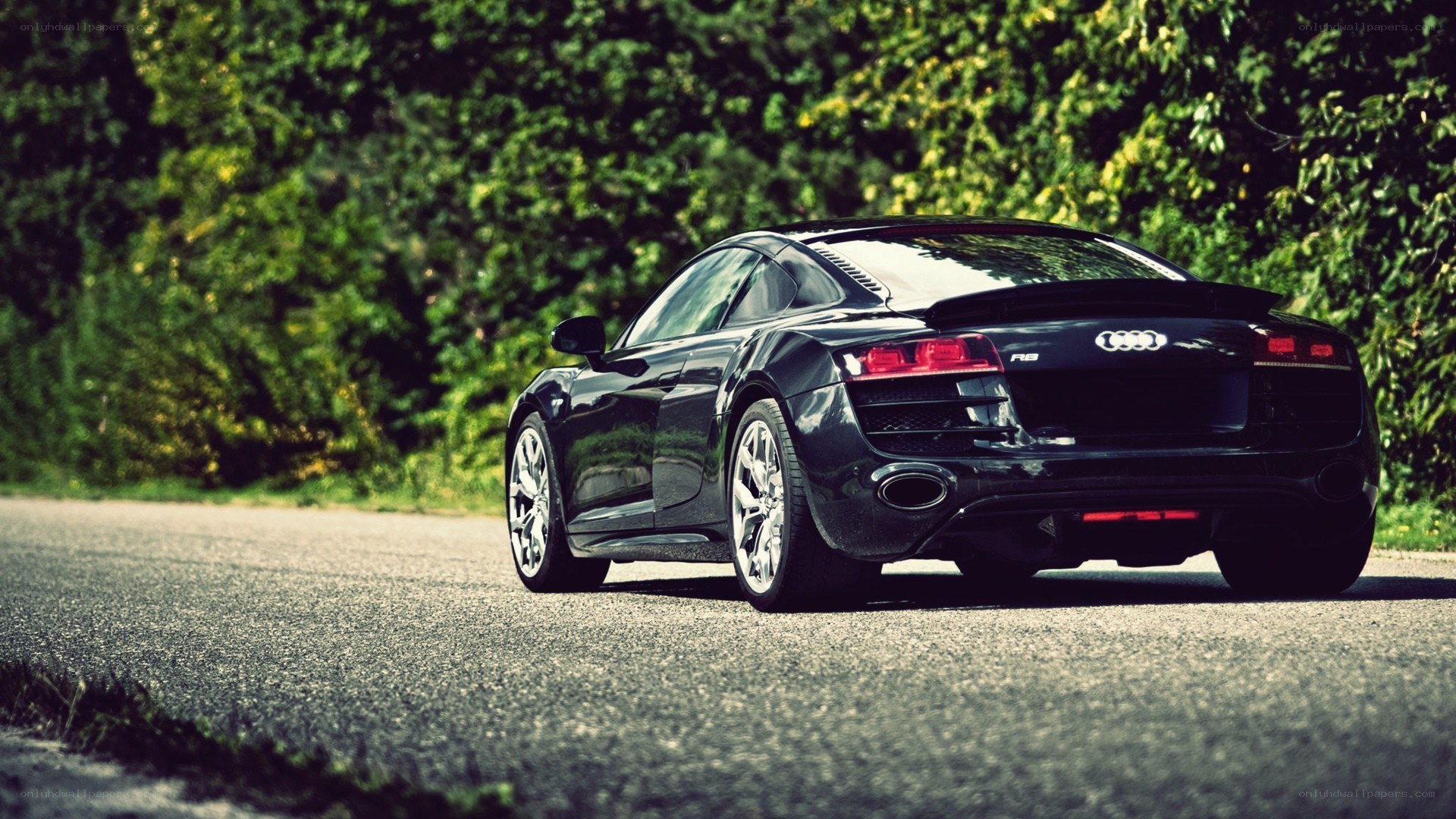 black audi r8 on a road